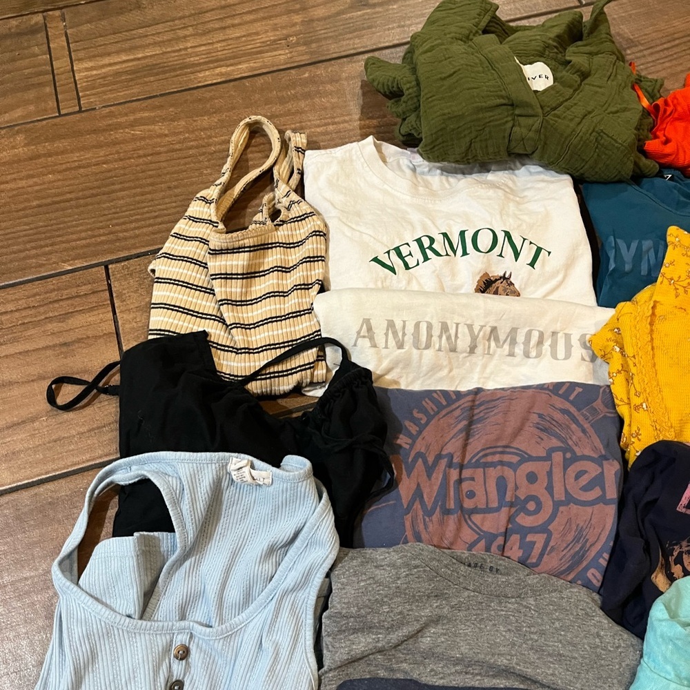 18 Piece clothing bundle Gymshark, princess Polly, urban outfitters etc. - Picture 2 of 4
